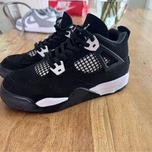 Jordan 4 white thunder